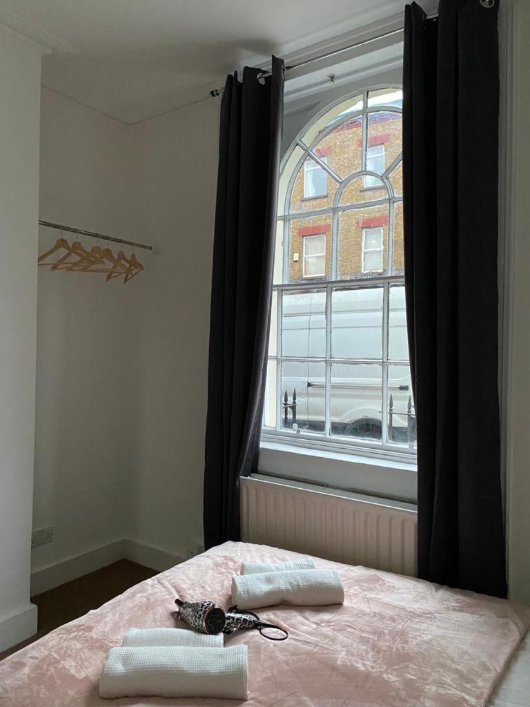 Comfy Private Rooms In Camden Town, Central London Exterior photo