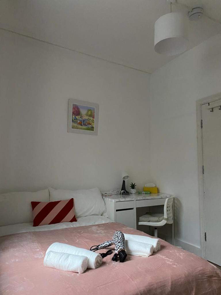 Comfy Private Rooms In Camden Town, Central London Exterior photo
