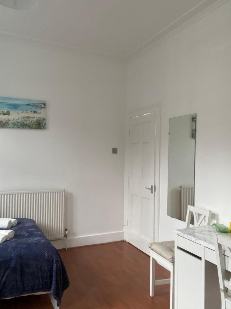 Comfy Private Rooms In Camden Town, Central London Exterior photo